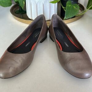 Rockport Total Motion - Leather Flats. Metallic, Size 9, Size 40, Good Used Cond